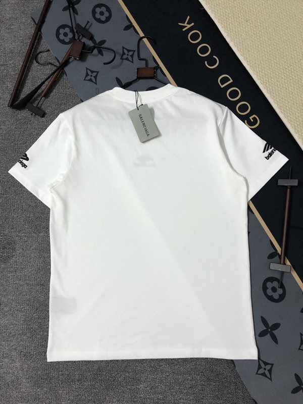 ブランドTシャツ着用イメージ